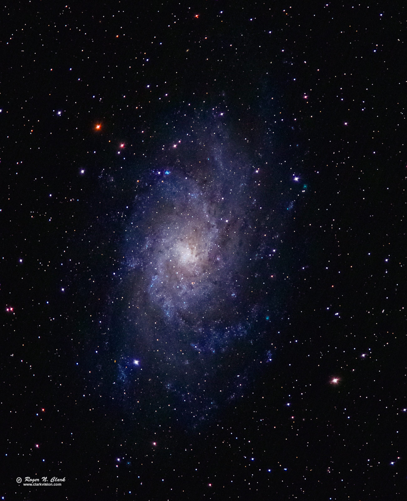 image m33.c08.13.2015.0J6A5389-445-46frames-sigav2c1-rs50-f-r90-.8x-1600vs.jpg is Copyrighted by Roger N. Clark, www.clarkvision.com