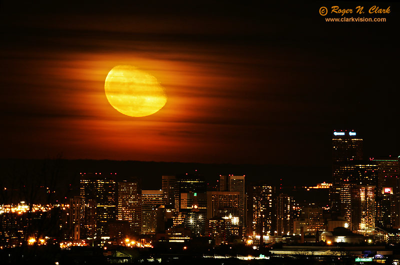 image moonrise.over.denver.11.16.2008.JZ3F9586.b-800.jpg is Copyrighted by Roger N. Clark, www.clarkvision.com