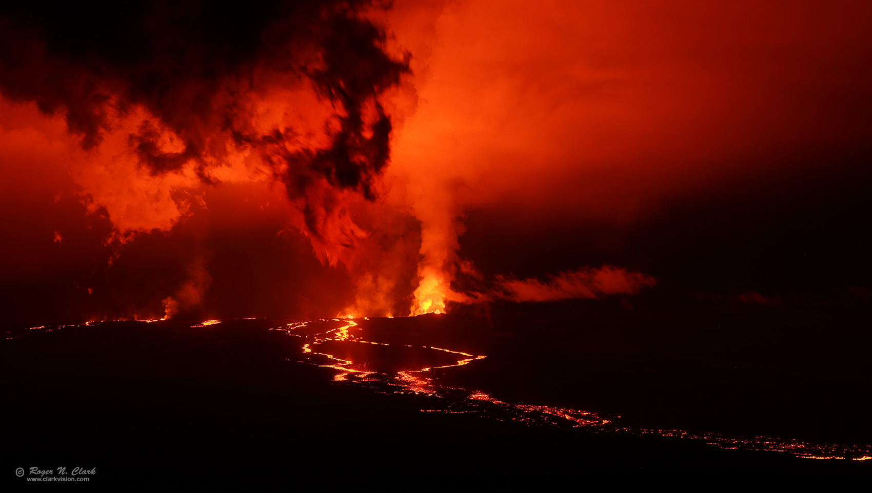 image mauna-loa-eruption-rnclark-c11-30-2022-4C3A2900.cj1-1700s.jpg is Copyrighted by Roger N. Clark, www.clarkvision.com