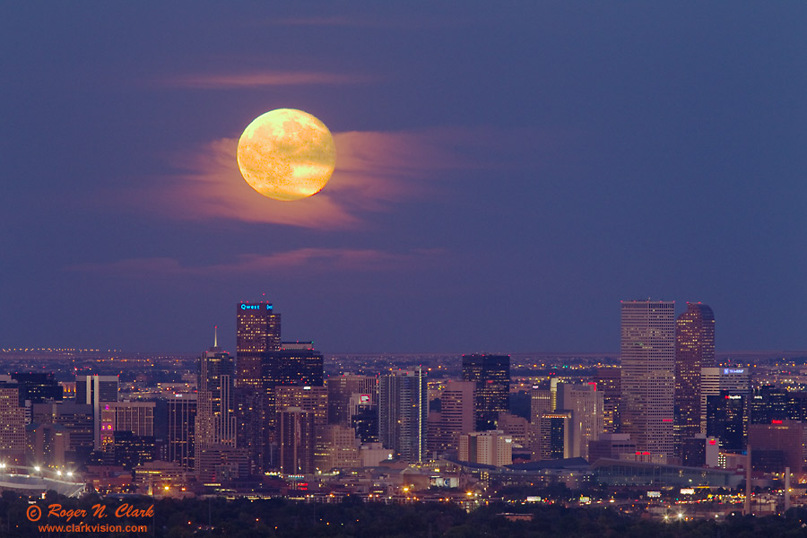 image moonrise_c09.24.2010_1d4_rnclark_c45i1429.b-900.jpg is Copyrighted by Roger N. Clark, www.clarkvision.com